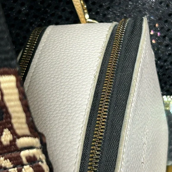 Kenzie Creme Pebbled Leather Double Zip Guitar Strap Crossbody Approx 8x4.5 x 3 - Picture 6 of 17